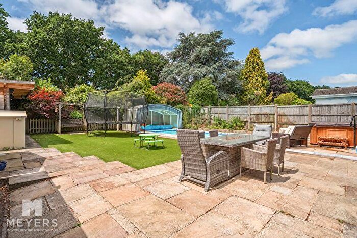 4 Bedroom Detached House For Sale In Newlands Way, Broadstone, BH18
