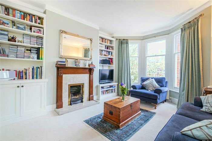 3 Bedroom Flat To Rent In Haverhill Road, London, SW12