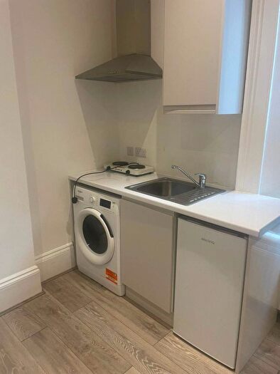 Studio To Rent In High Street, Acton, W3