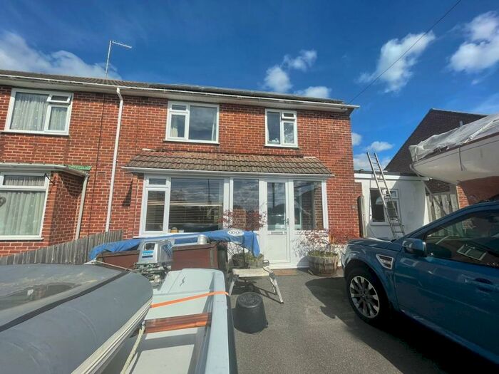 5 Bedroom House To Rent In Holcombe Road, Upton, BH16