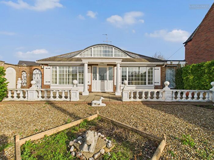 3 Bedroom Detached Bungalow For Sale In Broadway, Crowland, Peterborough, PE6