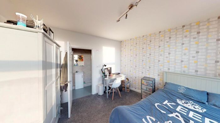 8 Bedroom Flat To Rent In Alfreton Road, Nottingham, NG7