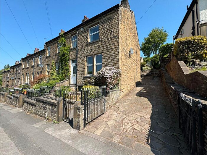 3 Bedroom Terraced House For Sale In Wakefield Road, Fenay Bridge, HD8