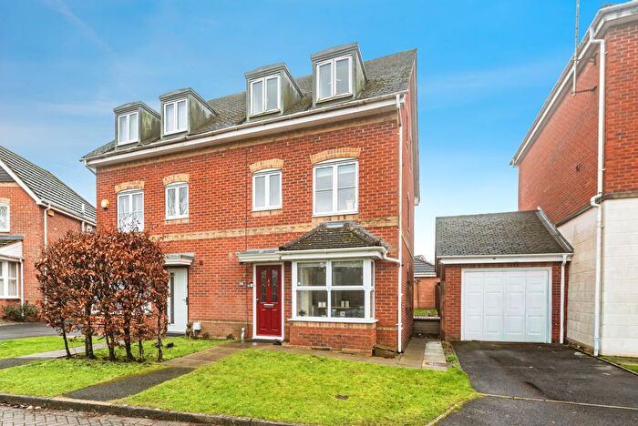 4 Bedroom Town House For Sale In Oceana Crescent, Basingstoke, RG22