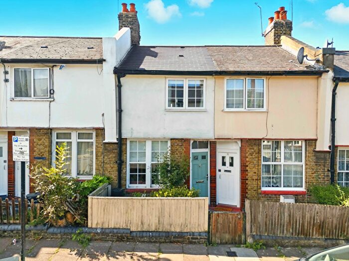 2 Bedroom Detached House For Sale In Coteford Street, London, SW17