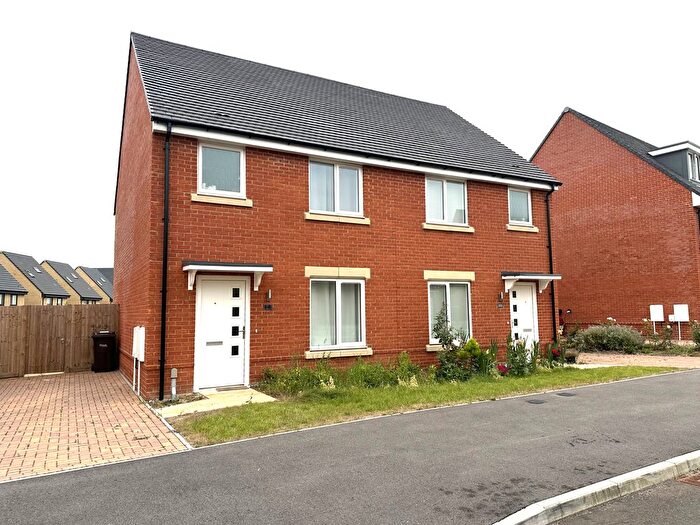 3 Bedroom Semi-Detached House To Rent In Cashmere Drive, Andover, SP11