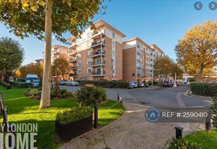 3 Bedroom Flat To Rent In Newport, London, E14