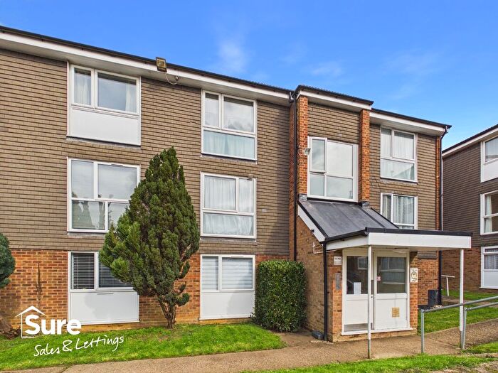 1 Bedroom Flat To Rent In Cuffley Court, Hemel Hempstead, Hertfordshire, HP2