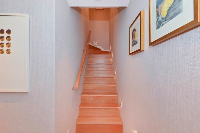 2 Bedroom Mews For Sale In The Knightsbrige Apartments, SW7
