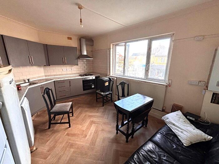 5 Bedroom Flat To Rent In Albert Road, Portsmouth, Hampshire, PO4