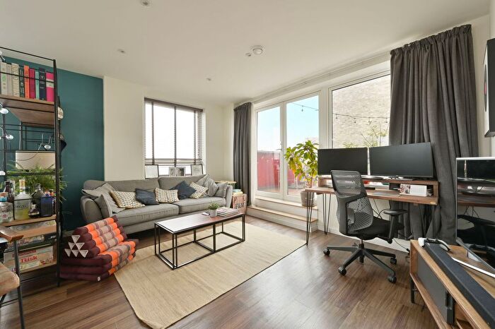 2 Bedroom Flat For Sale In Stanley Road, Acton, London, W3