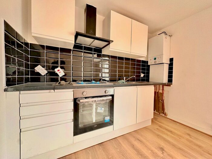 2 Bedroom Flat To Rent In Longley Road, London, SW17