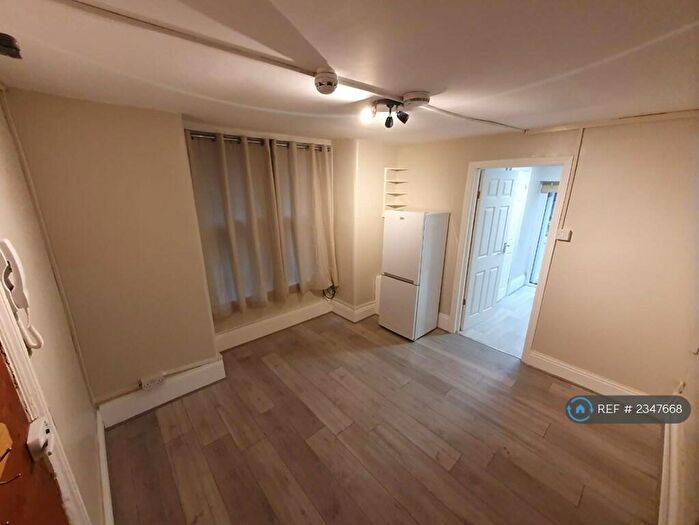 Studio To Rent In Wightman Road, London, N4