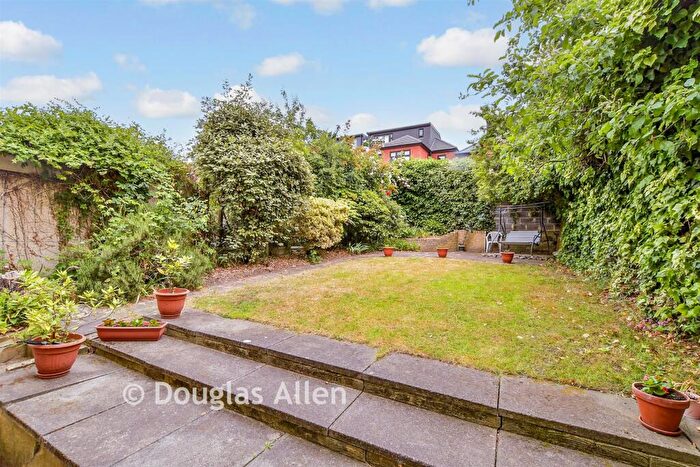 3 Bedroom Semi Detached House For Sale In Wanstead Park Road, Gants Hill, Ilford, Essex, IG1