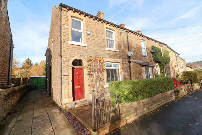 3 Bedroom End Of Terrace House For Sale In Simmondley Lane, Simmondley, SK13