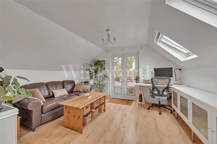 2 Bedroom Apartment To Rent In North End Road, London, NW11