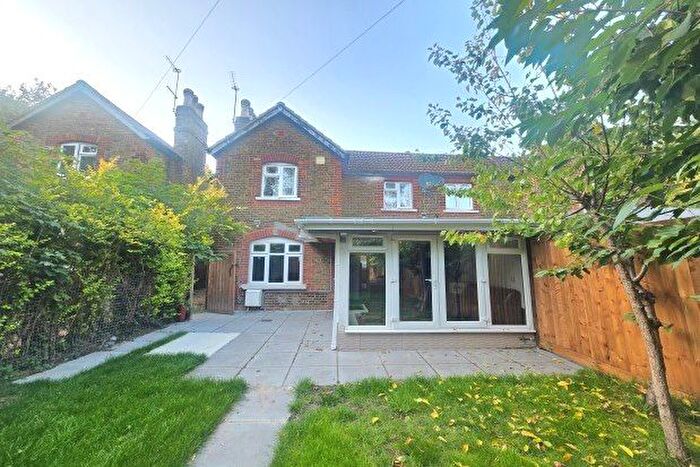 3 Bedroom Property To Rent In Theobalds Park Road, Enfield, EN2