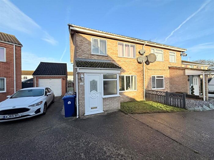 3 Bedroom Semi-Detached House To Rent In Clover Way, Red Lodge, Bury St. Edmunds, IP28