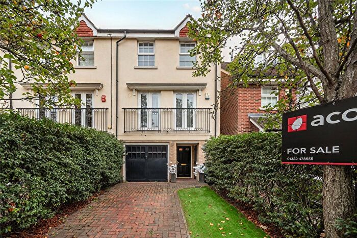 3 Bedroom End Terrace House For Sale In Abbey Drive, Dartford, Kent, DA2
