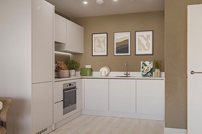 1 Bedroom Flat For Sale In Hayes Village, Nestles Avenue, Hayes, UB3