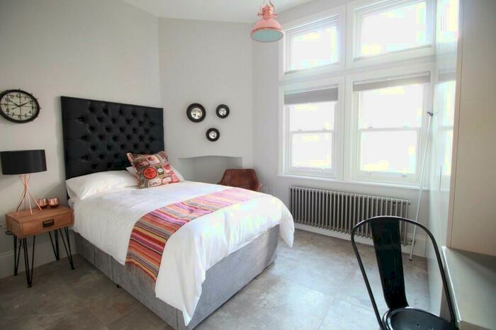 Studio To Rent In Weston Park, London, N8