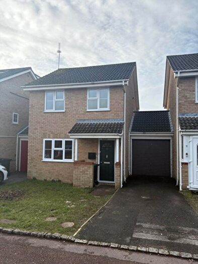 3 Bedroom Link Detached House To Rent In Lutton Close, Reading, RG6