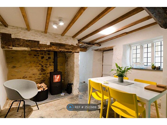 2 Bedroom Terraced House To Rent In Market Square, Crewkerne, TA18