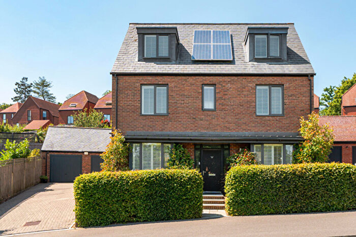 5 Bedroom House For Sale In Browning Place, Coulsdon, CR5