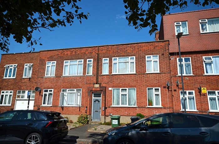 2 Bedroom Flat For Sale In Everton Court, Honeypot Lane, Stanmore, HA7