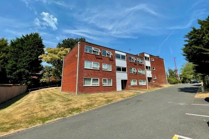 2 Bedroom Flat To Rent In Middleton Hall Road, Birmingham, B30