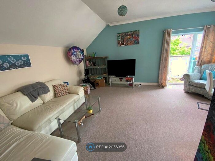 2 Bedroom Flat To Rent In Stephen Street, Taunton, TA1