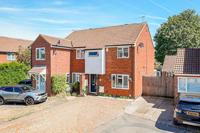 3 Bedroom Semi Detached House For Sale In Gemini Close, Leighton Buzzard, LU7