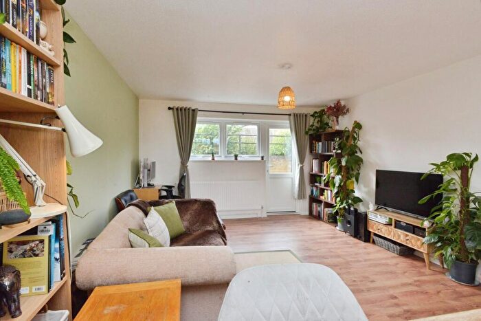 2 Bedroom Flat For Sale In Rossal Place, Hodge Lea, Milton Keynes, MK12