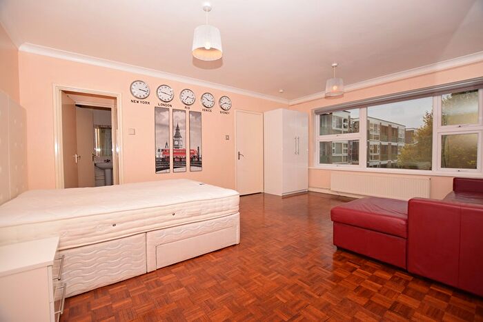 Studio To Rent In Clivedon Court, London, W13