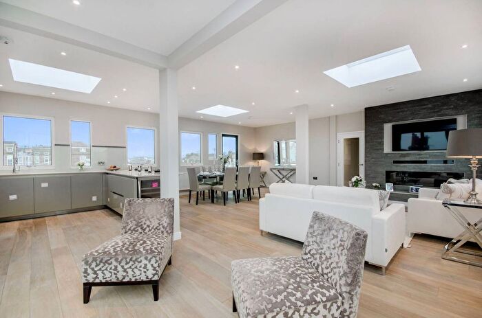 2 Bedroom Flat To Rent In Wilmot Place, Camden Town, London, NW1