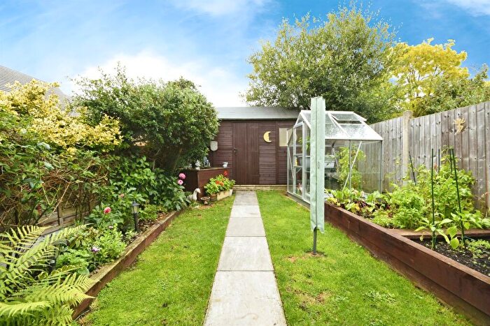 2 Bedroom End Of Terrace House For Sale In Sweet Briar Drive, Laindon, Basildon, SS15