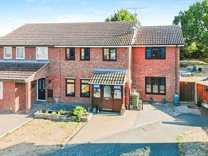 5 Bedroom Semi-Detached House For Sale In The Leas, Burnham-On-Crouch, CM0
