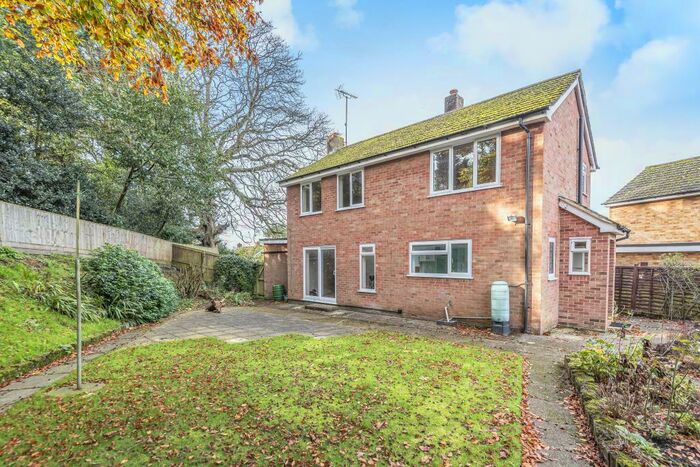 3 Bedroom Detached House To Rent In Coppice Close, Berkshire, RG14