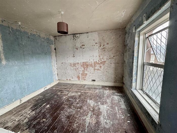 4 Bedroom Detached House For Sale In Banwen Place, Lower Brynamman, Ammanford, SA18