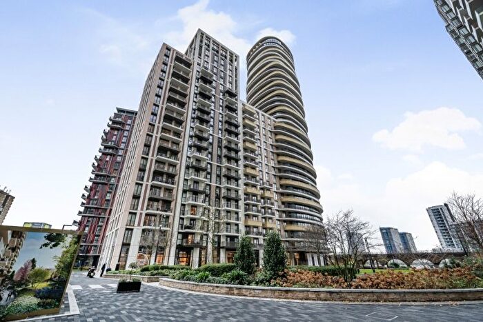 Studio To Rent In Cascade Way, London, W12