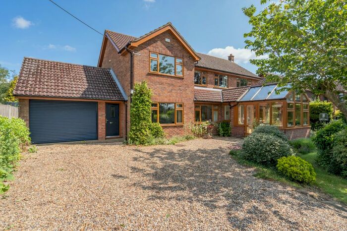 5 Bedroom Detached House For Sale In Wymondham Road, Wreningham, Norwich, NR16