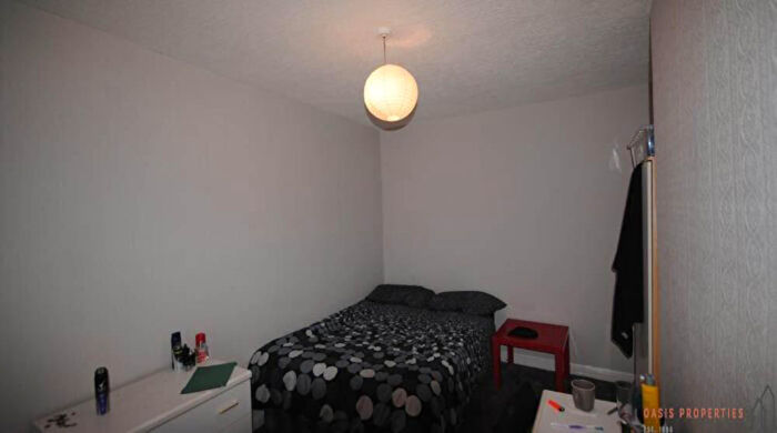6 Bedroom House To Rent In Delph Mount, Leeds, LS6