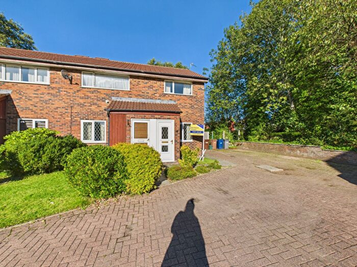 2 Bedroom Flat For Sale In Meadow Bank, Penwortham, Lancashire, PR1