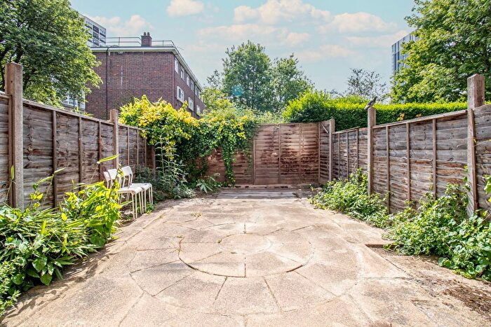 3 Bedroom Flat To Rent In Evelyn Walk, Shoreditch, N1