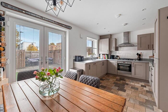 4 Bedroom Town House For Sale In Auldfield Gate, Pollokshaws, G43