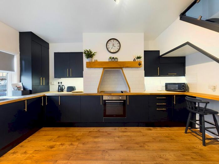 1 Bedroom Terraced House To Rent In Station Street, Tewkesbury, Gloucestershire, GL20