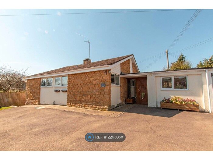 4 Bedroom Bungalow To Rent In Lower Farm Lane, Mollington, Banbury, OX17