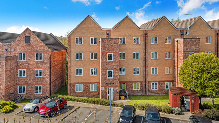 2 Bedroom Flat For Sale In Tapton Lock Hill, Chesterfield, S41