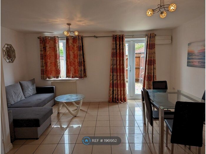 5 Bedroom End Of Terrace House To Rent In Flack End, Cambridge, CB4