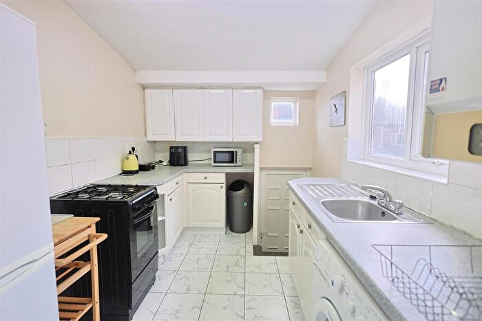 3 Bedroom Flat To Rent In Doncaster Road, Sandyford, Newcastle Upn Tyne, NE2